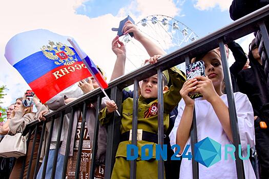 Ростовчане на улицах города празднуют День Победы