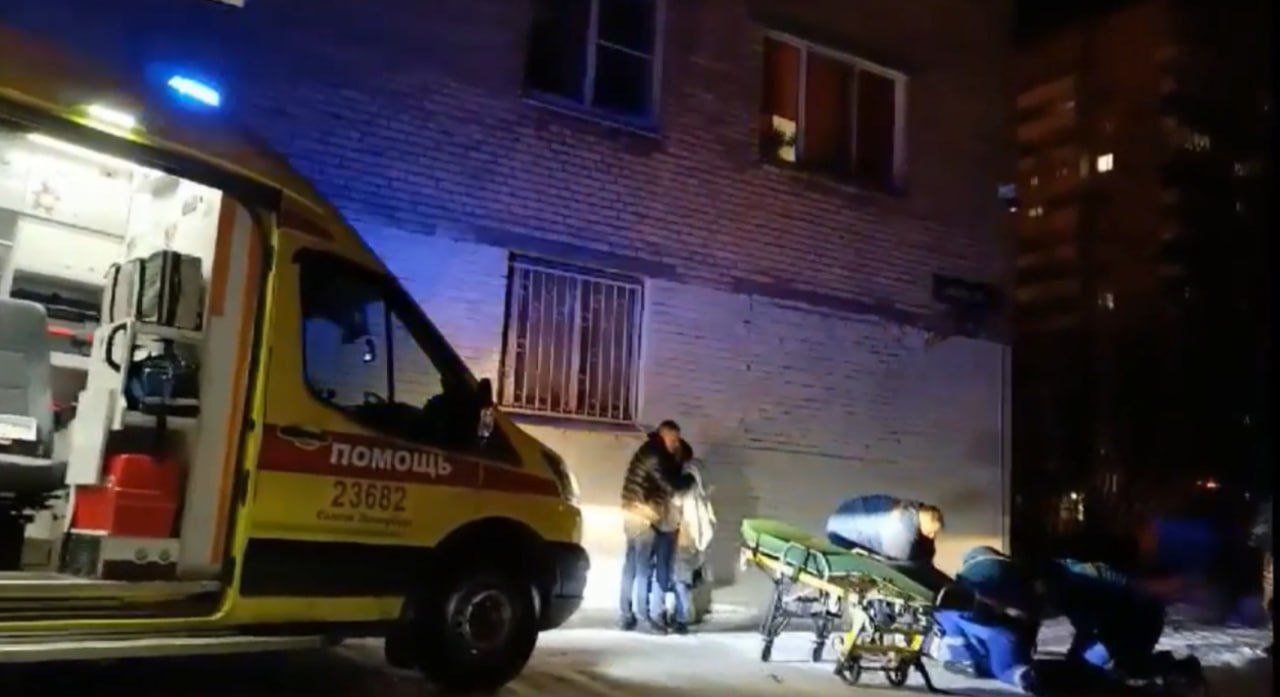 В Петербурге под окнами дома нашли тело 11-летнего школьника