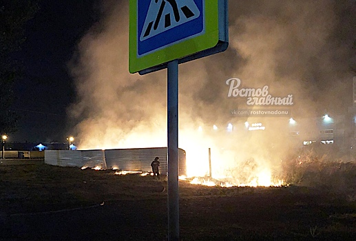 Огненный праздник: жители Левенцовки устроили пожар, запуская фейерверк
