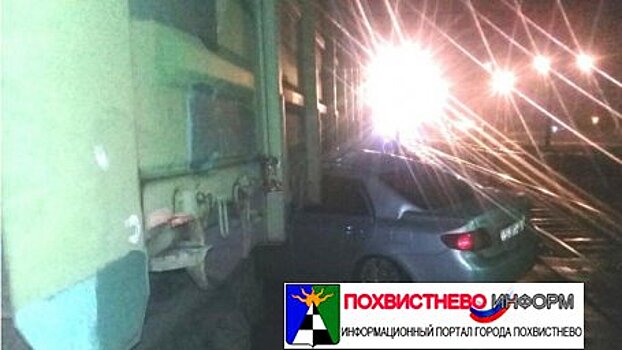 В Тольятти автомобилист столкнулся на переезде с вагоном поезда