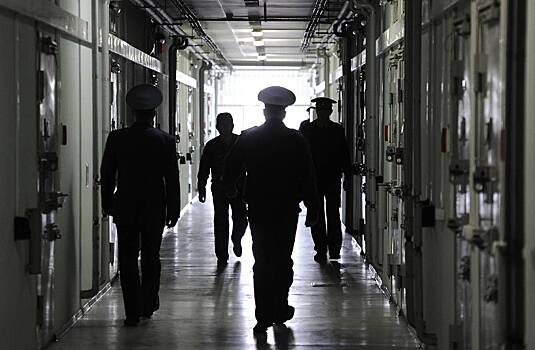 «Ей больно круглосуточно». Молодая россиянка начала гнить в колонии. В ее груди дыра, это может быть рак. Что об этом известно?