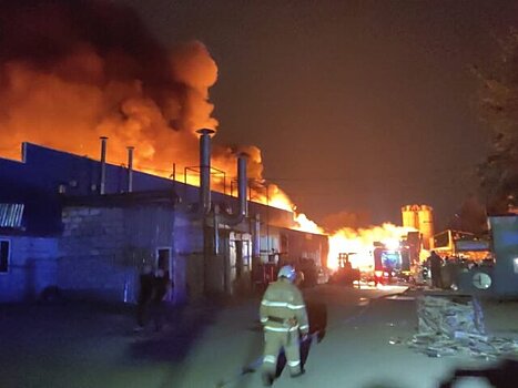 Пожар на территории рынка в Ростове-на-Дону локализован