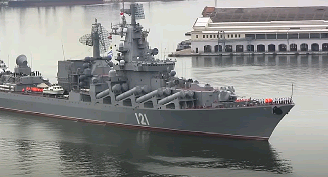 На ракетном крейсере "Москва" случился пожар