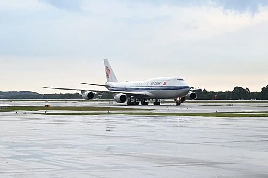 Си Цзиньпин прибыл с визитом в Малайзию