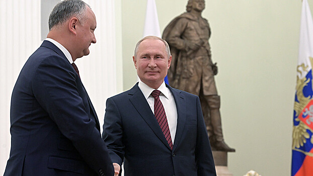 Додон поздравил Путина с днём рождения