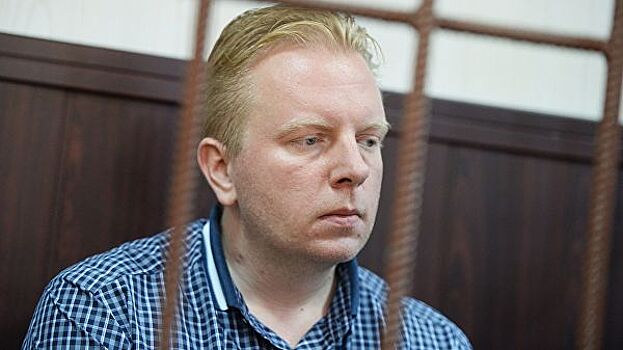 Суд оставил под стражей бывшего главу РАО Федотова