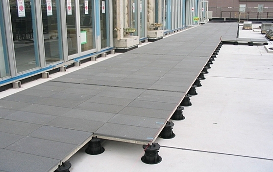 На крыше ярославского правительства вокруг фонтана уложат плитку