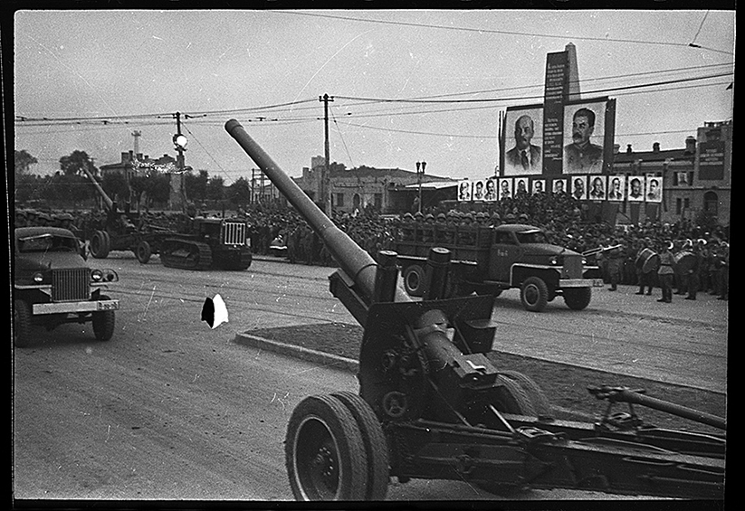 Парад войск Советской Армии. Харбин, Китай, сентябрь 1945 года