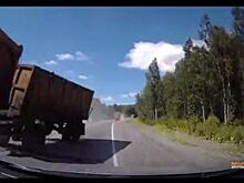 Чудом разминувшаяся с прицепом грузовика на М-5 легковушка попала на видео