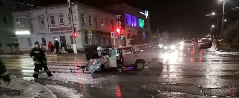 В Волгоградской области в крупном ДТП пострадали пенсионер и подросток