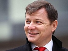 Депутат на колесах. Ляшко разъезжал по ресторану на велосипеде