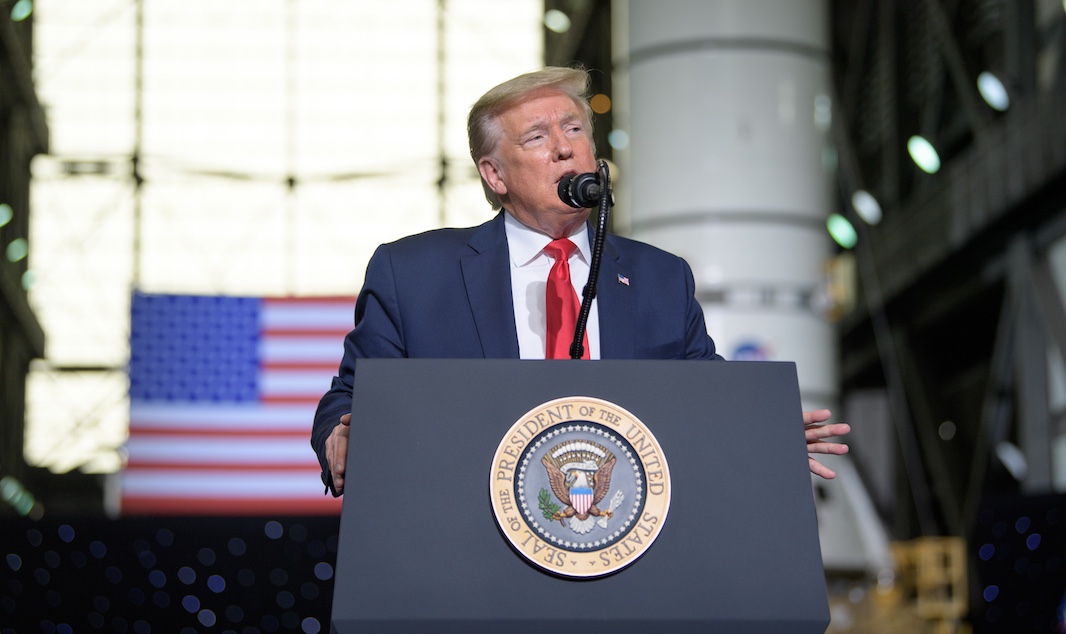 Трамп оценил шансы высадки американцев на Луну