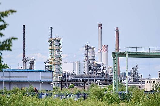 К потолку цен ЕС на российскую нефть присоединились три страны