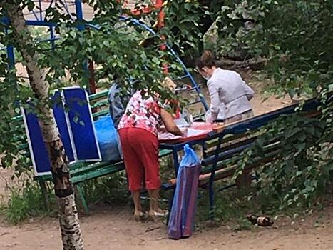 Очевидец сообщил о голосовании на детской площадке в одном из дворов Читы