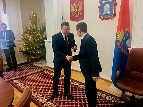 Тамбовский губернатор поздравил с новосельем дольщиков долгостроя