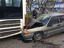 В Череповце пьяный водитель врезался в автобус, пострадал сам (ФОТО)