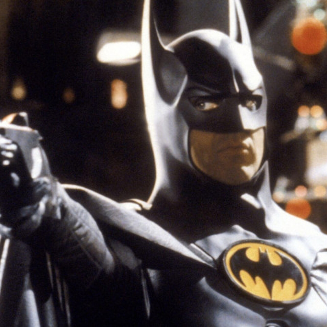 СМИ: Майкл Китон вернётся к роли Бэтмена и в «Бэтгёрл» - Рамблер/кино