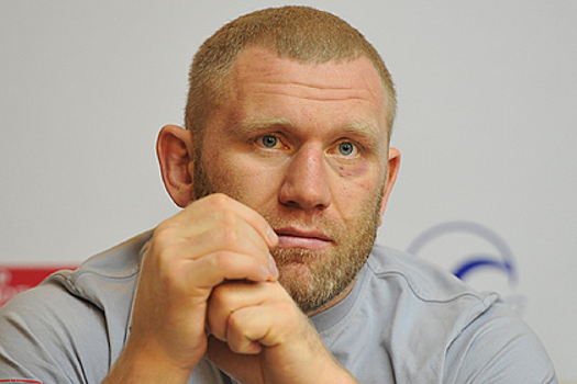 Боец MMA назвал карантин возможностью пить для россиян