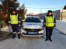 В Челябинской области госавтоинспекторы помогли семье с малолетними детьми, замерзавшей на трассе в сломанном автомобиле