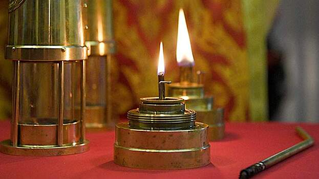 В храм Мелитополя доставили частицу Благодатного огня