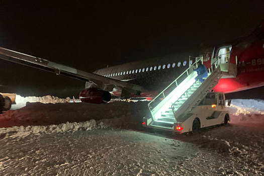 В Саранске из-за выкатившегося за пределы ВПП самолета закрыли аэропорт