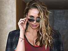 Ляйсан Утяшева продемонстрировала свой коронный шпагат в стойке на голове