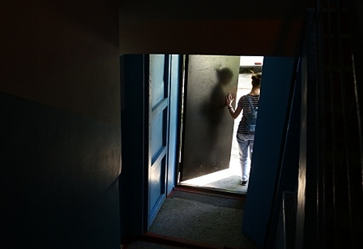 Новосибирская школьница выжила после падения в шахту заброшенного лифта