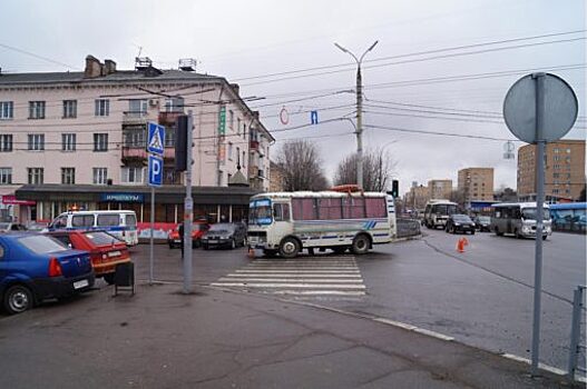 В Орле под колёсами ПАЗа пострадала пенсионерка