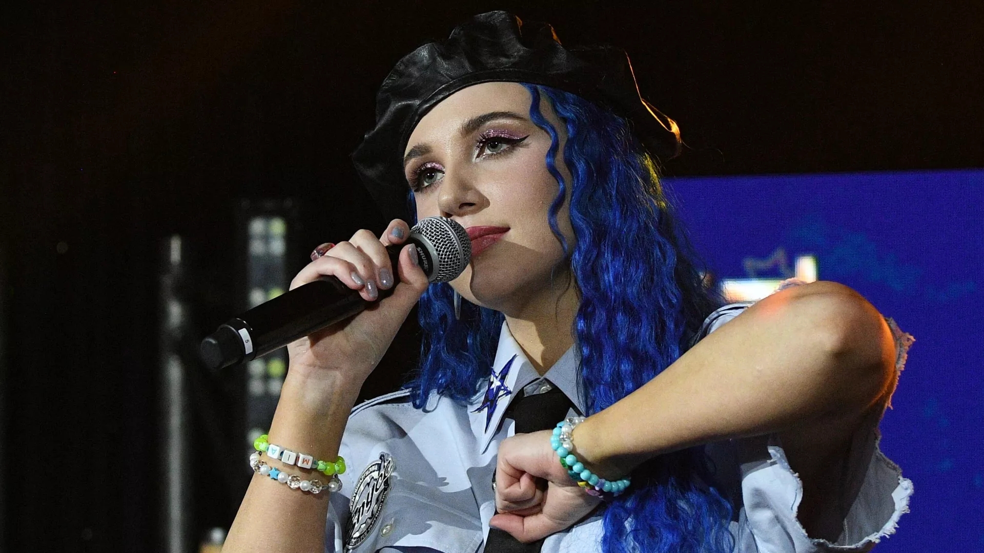 Певица Миа Бойка не смогла вылететь из Перми из-за мощного снегопада