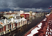 Город успел состариться: известный фотограф подарил музею 7 тысяч снимков Новосибирска 90-х годов
