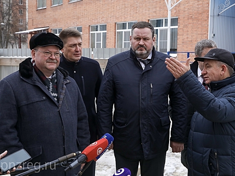 Котяков и Мельниченко осмотрели строящийся в Пензе центр активного долголетия
