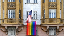 МИД подготовил меры из-за флага ЛГБТ на посольствах