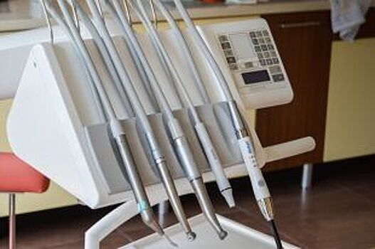 Можно ли по полису ОМС сделать бесплатное протезирование зубов?