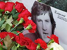 Посмертную маску Высоцкого ценой 100 тысяч евро выставили на торги в Монако