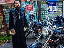 Челябинский фотограф презентует серию снимков о мотомарафоне священника-байкера