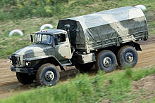 Военный грузовик с солдатами перевернулся в Армении