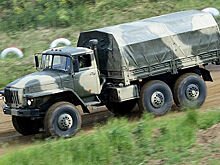 Военный грузовик с солдатами перевернулся в Армении