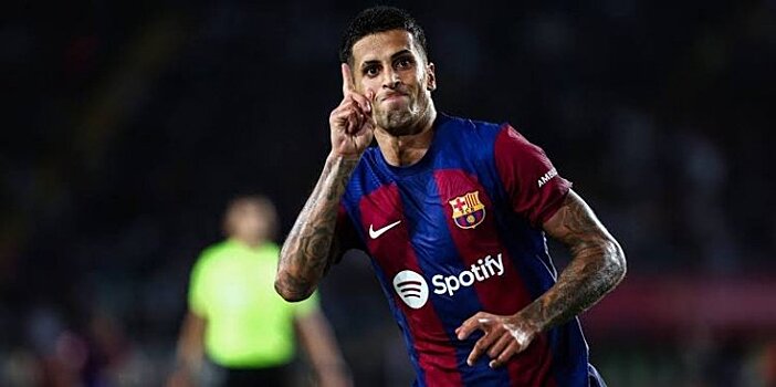 "Арсенал" проявляет интерес к защитнику "Барселоны" Канселу