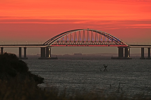 Движение по Крымскому мосту ночью 30 апреля было временно перекрыто