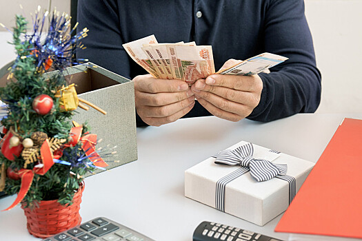 Россияне рассказали, сколько денег они потратят на празднование Нового года