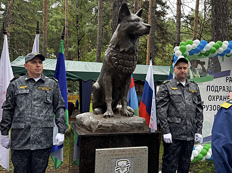 Памятник служебной собаке открыли в Новосибирске