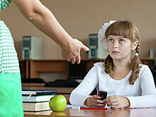 «Четко и жестко»: школьников оставили без смартфонов