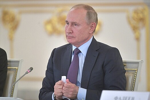 Путин присвоил звание генерала 14 сотрудникам СКР
