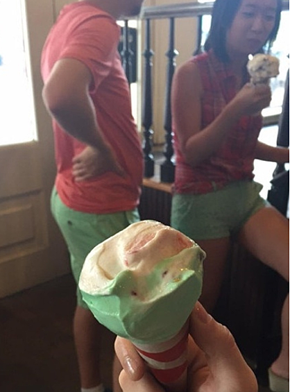 «Мое клубнично-фисташковое мороженое соответствовало образам этой пары».