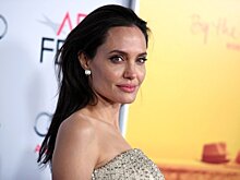 Дала о себе знать: Анджелину Джоли заметили в Малибу