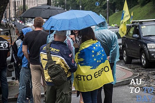 Владельцев автомобилей на еврономерах не устраивают принятые Верховной Радой законопроекты