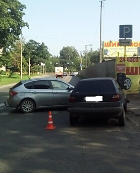 В Череповце женщина-водитель спровоцировала ДТП иострадала в нем сама