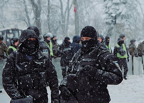 Можно вскрывать дома и машины. Российской полиции одобрили расширение полномочий