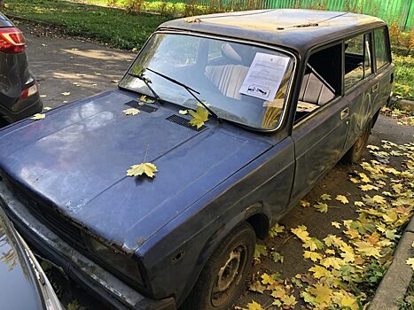 Брошенный на Бибиревской автомобиль забрал владелец