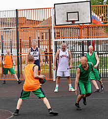 Пермский омбудсмен Сапко сыграл в баскетбол с подростками в колонии